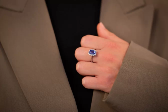 ANELLO CON TANZANITE E DIAMANTI - Image 3