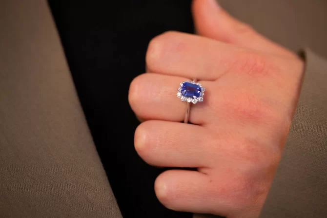 ANELLO CON TANZANITE E DIAMANTI - Image 4