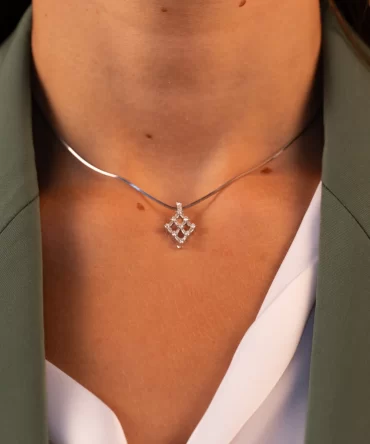 COLLIER CON PENDENTE GEOMETRICO