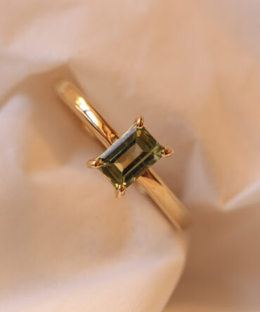 ANELLO IN ORO CON TORMALINA VERDE